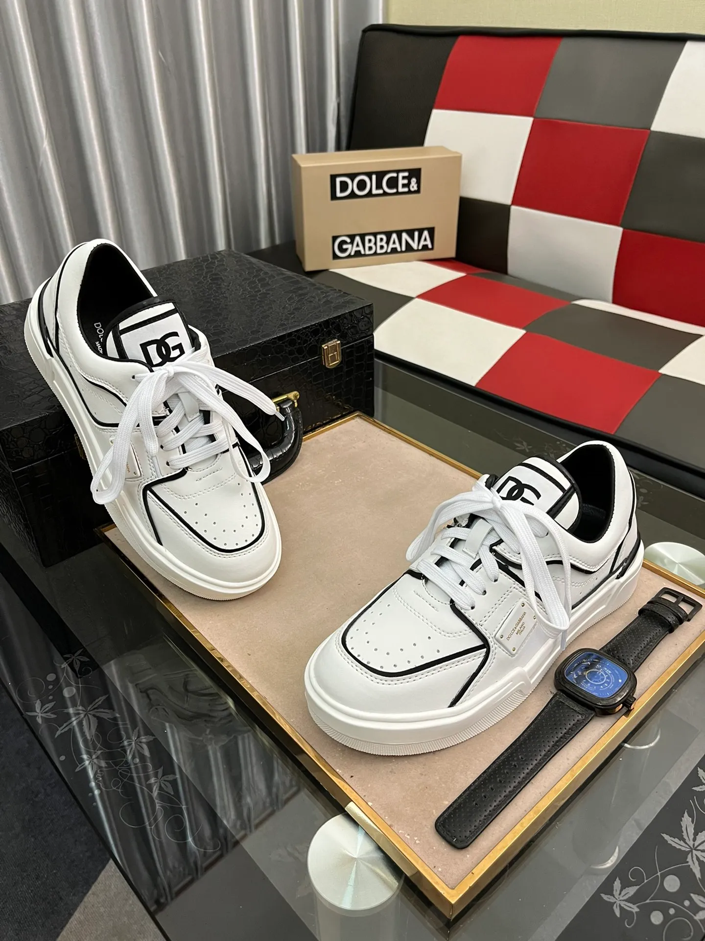 Ex-factory price 480⌚️⌚️DG Men's latest spring and summer 2022, this year's main style, there is no one of them. Super popular and handsome casual shoes. This style inherits the D family's always a little exaggerated yet fashionable style. Exquisite workmanship 🔸Many people love the use of silk cowhide, silk sheepskin lining, [strong][strong][strong] 🔸[strong][strong][strong], a perfect interpretation of the latest inspiration for shoes Classic and fashion are integrated, luxury dream surpasses fashion and high-end quality 💪💪Rubber outsole Size: 38-45, 5⃣️ colors available
